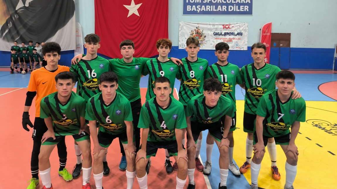 Futsal Takımı  gruplardan çıkarak eleme maçlarına katılma şansı yakaladı.