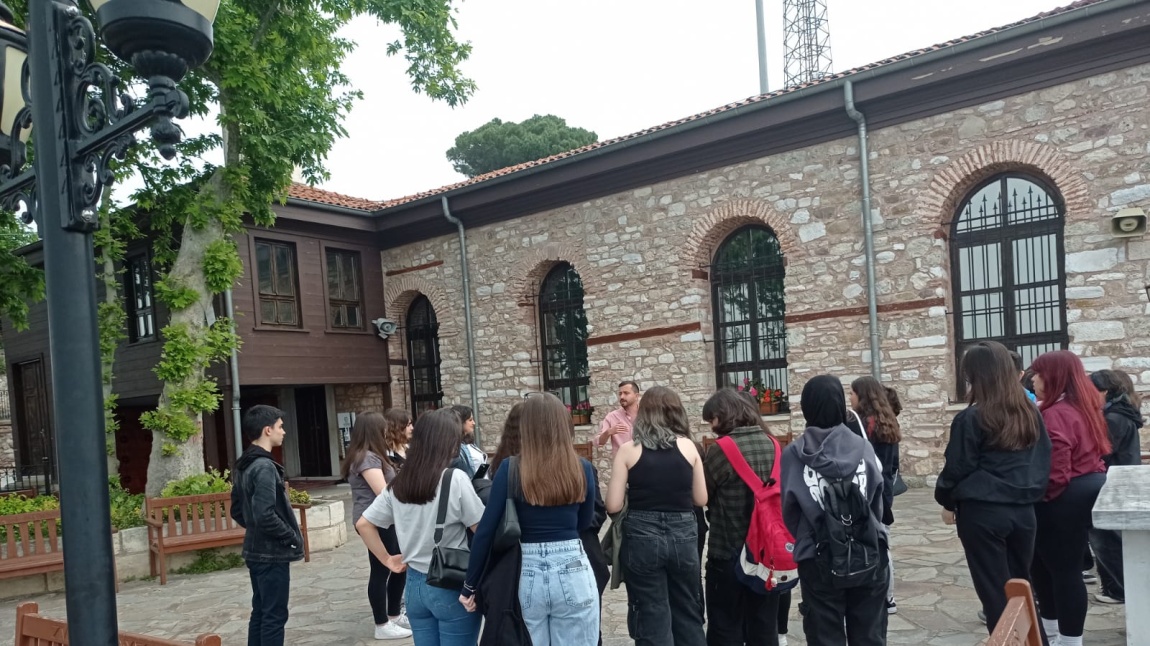 Görsel Sanatlar Kulübü öğrencileri Kocaeli nin  tarihi kültür bölgelerini geziyor