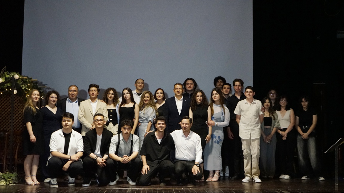 Gölcük’te Şiirle Harmanlanan Bir Gece: Çakabey Anadolu Lisesi’nden Sanata Yolculuk
